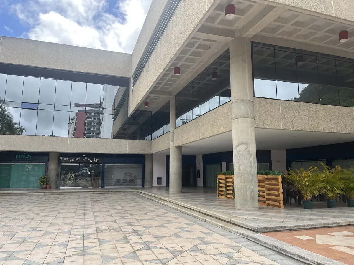 Venta  Oficinas En El Centro Comercial La Colina San Antonio De Los Altos.